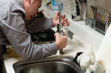 Quatre problèmes de plomberie qui nécessitent un professionnel