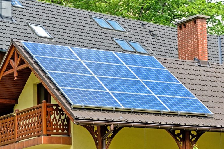 alimenter une maison avec un panneau solaire